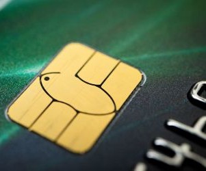 Cổ phiếu mang lại tiềm năng tăng trưởng dài hạn và thu nhập cổ tức bằng cách đầu tư vào các công ty tạo ra giá trị theo thời gian, nhưng chúng cũng mang lại rủi ro đáng kể do biến động thị trường, chu kỳ kinh tế và các sự kiện cụ thể của công ty; điều quan trọng là phải đầu tư với chiến lược rõ ràng, đa dạng hóa phù hợp và chỉ với số vốn không ảnh hưởng đến sự ổn định tài chính của bạn.