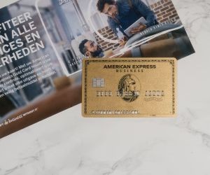 Cổ phiếu mang lại tiềm năng tăng trưởng dài hạn và thu nhập cổ tức bằng cách đầu tư vào các công ty tạo ra giá trị theo thời gian, nhưng chúng cũng mang lại rủi ro đáng kể do biến động thị trường, chu kỳ kinh tế và các sự kiện cụ thể của công ty; điều quan trọng là phải đầu tư với chiến lược rõ ràng, đa dạng hóa phù hợp và chỉ với số vốn không ảnh hưởng đến sự ổn định tài chính của bạn.