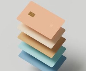 Đầu tư cho phép bạn gia tăng tài sản theo thời gian bằng cách đầu tư tiền vào các tài sản như cổ phiếu, trái phiếu, quỹ, bất động sản, v.v., nhưng chúng luôn đi kèm rủi ro, bao gồm biến động thị trường, khả năng mất vốn và lạm phát làm xói mòn lợi nhuận; điều quan trọng là phải đầu tư với một chiến lược rõ ràng, đa dạng hóa hợp lý và chỉ với số vốn không ảnh hưởng đến sự ổn định tài chính của bạn.